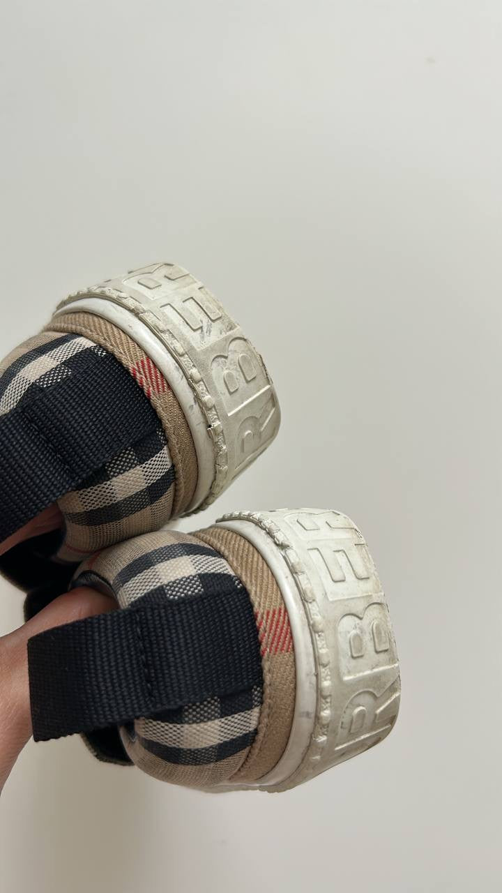 Burberry shoes infant 27