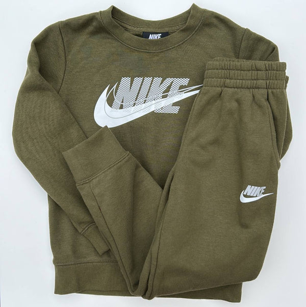 Nike tracksuit 5/6