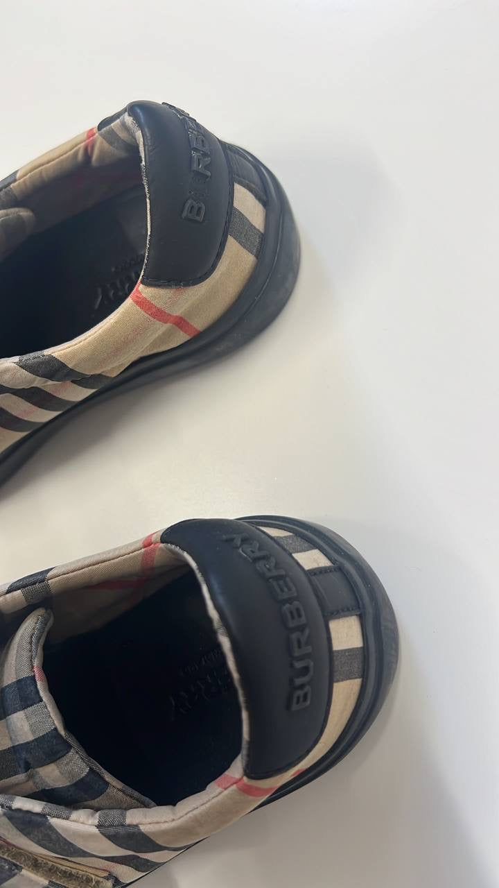 Burberry shoes size 30